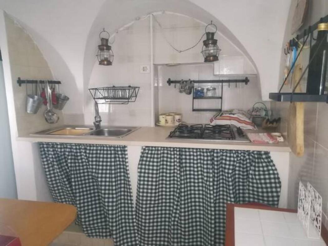 Vico Anglani Guest House Ostuni Bagian luar foto