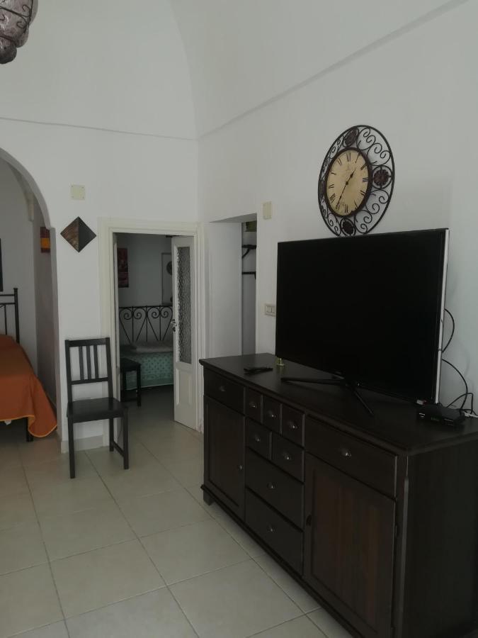Vico Anglani Guest House Ostuni Bagian luar foto